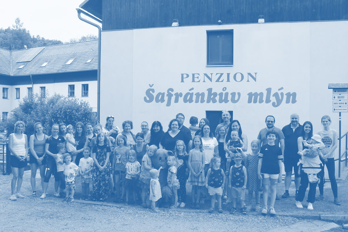 Ovdovělé rodiny strávily společný víkend v Drahoníně