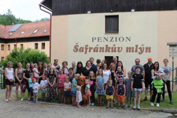 Vrba nabízí cestu a pomocnou roku ovdovělým maminkám, tatínkům a jejich dětem a sní o Vrbíně.